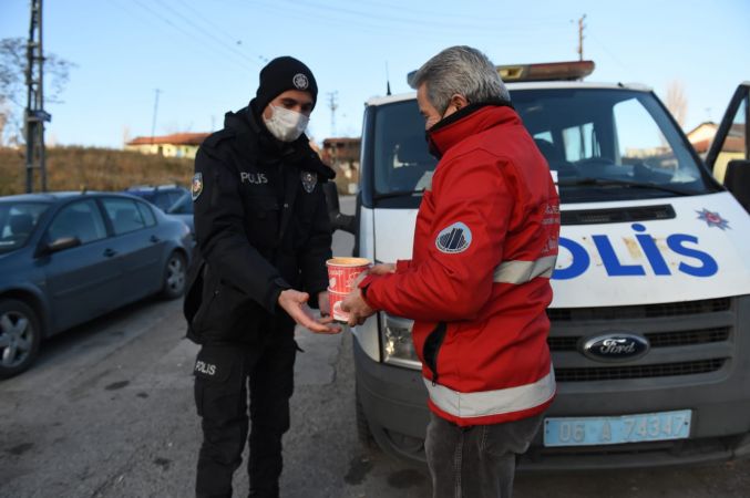Ankara Altındağ'da nöbetteki polislere sıcak ikram 4