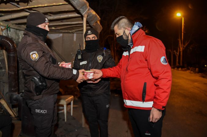 Ankara Altındağ'da nöbetteki polislere sıcak ikram 5