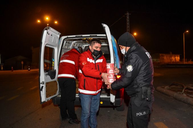 Ankara Altındağ'da nöbetteki polislere sıcak ikram 8