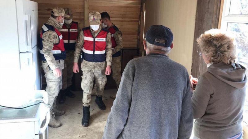 Elazığ'da jandarma ekipleri depremzedeler için seferber oldu 5