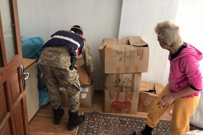 Elazığ'da jandarma ekipleri depremzedeler için seferber oldu 3