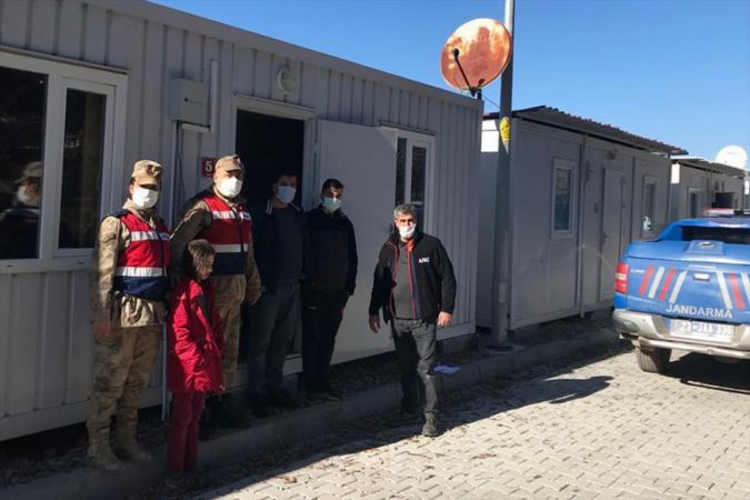 Elazığ'da jandarma ekipleri depremzedeler için seferber oldu 4