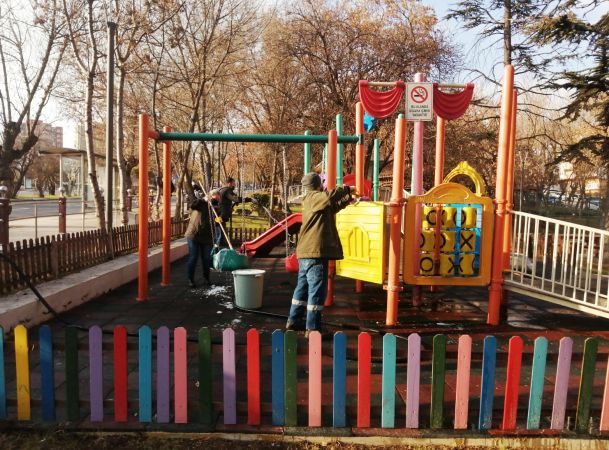 Ankara Keçiören’de parklar dezenfekte edildi 2