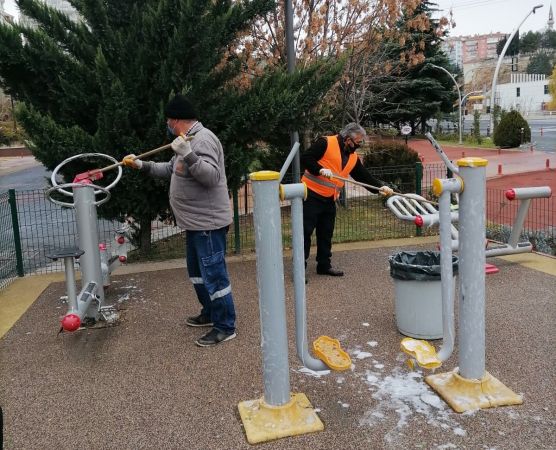 Ankara Keçiören’de parklar dezenfekte edildi 4