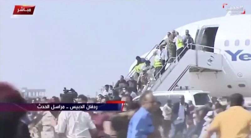 Yemen kabine üyeleri ülkeye ulaştığı sırada, Aden Havalimanı'nda üç patlama meydana geldi 4