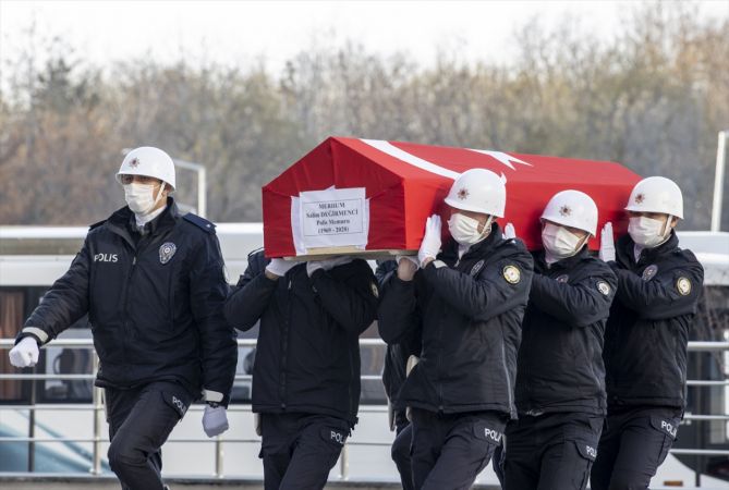 Ankara'da göreve giderken geçirdiği kalp krizi sonucu vefat eden polis memuru için tören düzenlendi 12