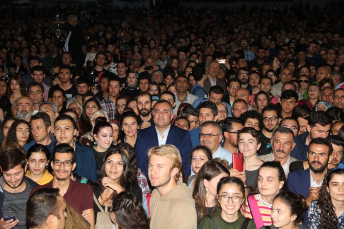 Çankaya Belediye başkanı Alper Taşdelen Türkiye çapında en başarılı belediye başkanı seçildi. 3