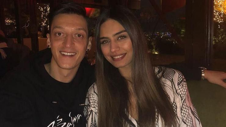 Mesut Özil'in Eşi Amine Gülşe Nereli? Amine Gülşe Kimdir, Kaç Yaşında? 1