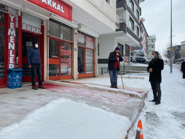 Başkan Ertuğrul Çetin'den Kar Altında Esnaf Ziyareti 2
