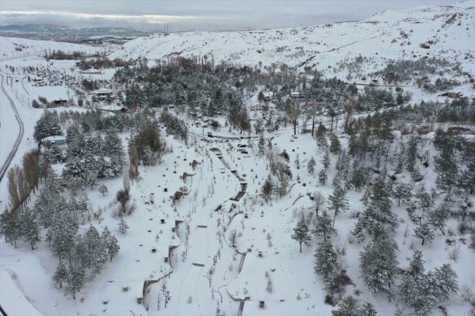 Sivas'ta kar altındaki "Hobbit Evleri" ilgi görüyor 10