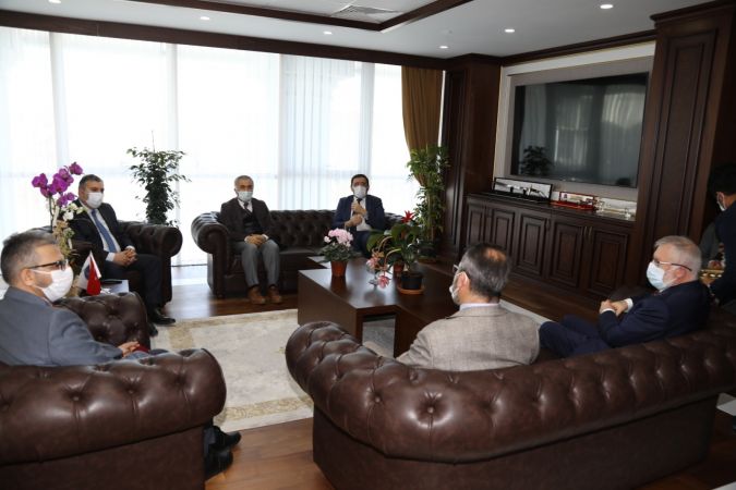 Rektörler Aydınlı Ve Şarlı, Çubuk Belediye Başkanı Demirbaş'ı Ziyaret Etti 7