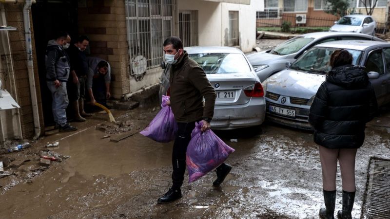Kuvvetli Yağış Sonrası Ağır Darbe Alan İzmir'de Yaralar Sarılıyor! İşte Son Durum! 3