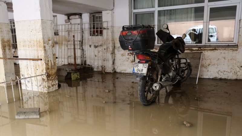 Kuvvetli Yağış Sonrası Ağır Darbe Alan İzmir'de Yaralar Sarılıyor! İşte Son Durum! 8