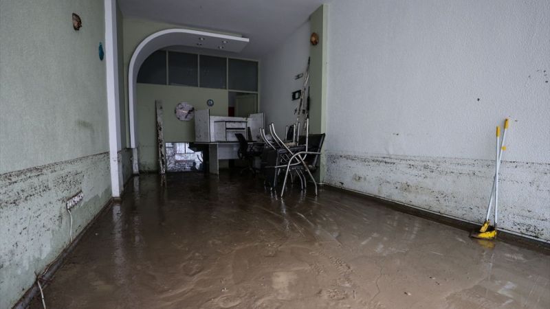 Kuvvetli Yağış Sonrası Ağır Darbe Alan İzmir'de Yaralar Sarılıyor! İşte Son Durum! 12