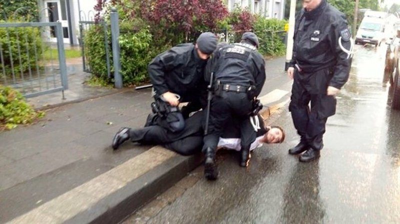 Irkçı Saldırı Bitmiyor! Almanya'da Polis Şiddeti! 2