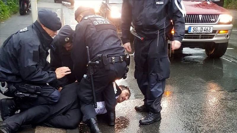 Irkçı Saldırı Bitmiyor! Almanya'da Polis Şiddeti! 1
