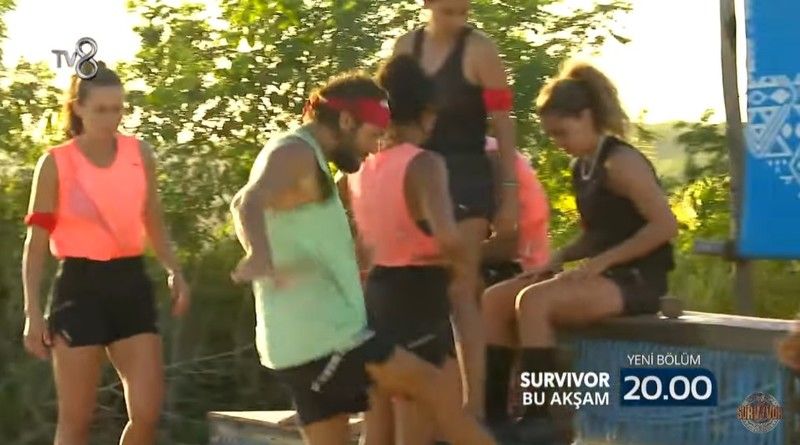 Survivor Ünlüler Takımında Yine Kaos Yine Kargaşa! Adayı Resmen O İsim Dağıttı! Öyle Bir Tekme Attı ki… 3