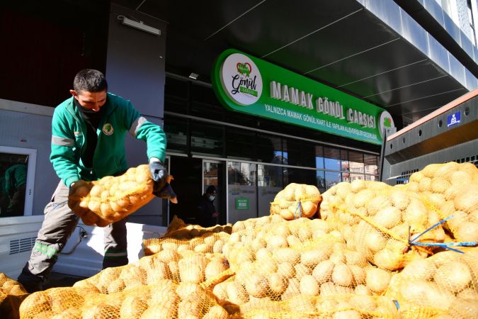 Mamak Belediyesi yardım! 3 bin 8 yüz haneye, 150 ton patates 7
