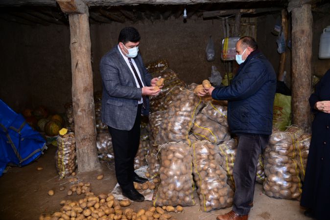 Kahramankazan Belediyesinden Örnek Davranış! Çiftçinin elinde kalan patatesler satın alındı 1
