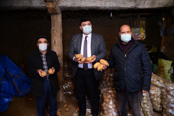 Kahramankazan Belediyesinden Örnek Davranış! Çiftçinin elinde kalan patatesler satın alındı 3