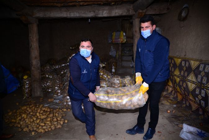 Kahramankazan Belediyesinden Örnek Davranış! Çiftçinin elinde kalan patatesler satın alındı 5