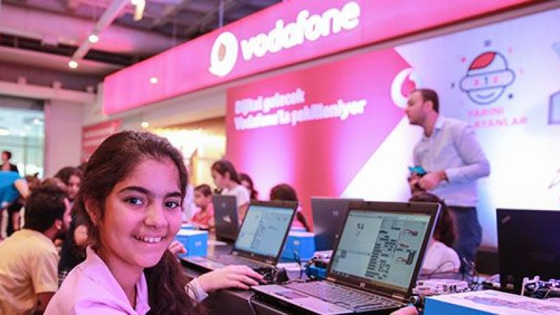 Vodafone'dan Kız Çocuklarına Destek! Geleceğin Yazılımcılarını Hazırlıyorlar! 1