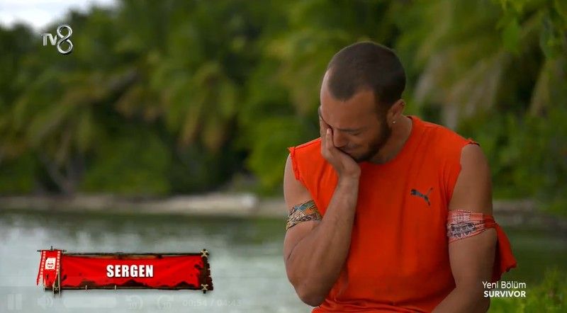 Survivor Sergen Seyircileri Hüngür Hüngür Ağlattı! Annesiyle Yaşadıklarını Anlatırken Titredi, Gözyaşları Dinmedi... 3