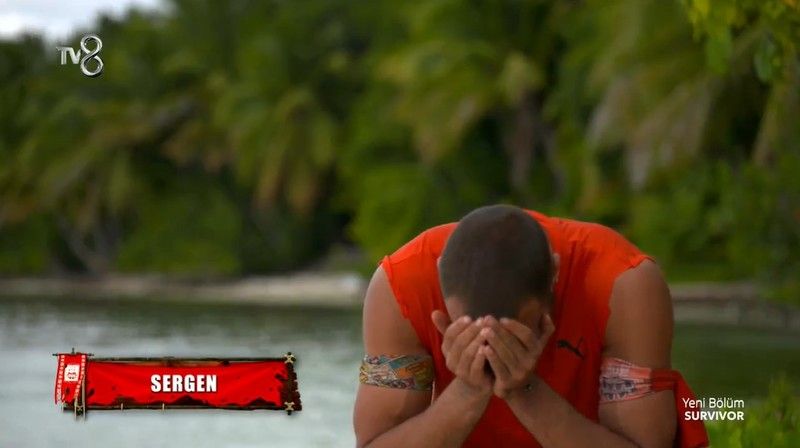 Survivor Sergen Seyircileri Hüngür Hüngür Ağlattı! Annesiyle Yaşadıklarını Anlatırken Titredi, Gözyaşları Dinmedi... 4