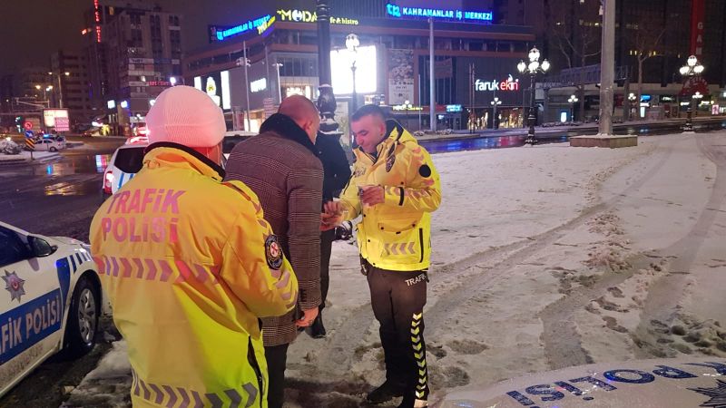 Ülkü Ocakları, soğuk Ankara gecelerinde sokaklarda sıcak çorba ikram etti 1