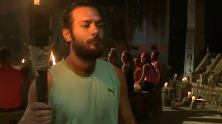 Survivor'dan Ayrıldı ama Gündemde Kalmaya Devam Ediyor! Tüm Takım Arkadaşlarına İsyan Etti! Neler Oluyor? 2