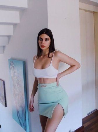 Defne Samyeli’nin Kızı Instagram’ı Salladı! Pozu Sosyal Medyayı Çalkaladı! Yorumlar Yağdı… “Kendall Jenner İşine Bak Kardeşim” 2