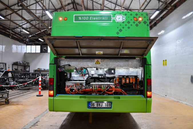 Mansur Yavaş’tan Türkiye’de Bir İlk: Dizelden Dönüştürülmüş %100 Elektrikli Otobüs Üretildi! 10
