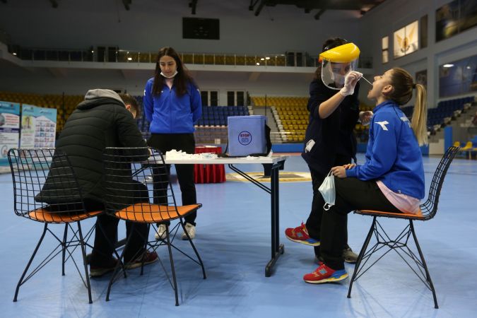 Yenimahalleli sporcuların PCR testleri Bilgi Hastanesi'nden 3