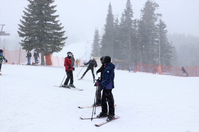 Ilgaz Dağı Kayak Merkezi'nde hafta sonu yoğunluğu 4