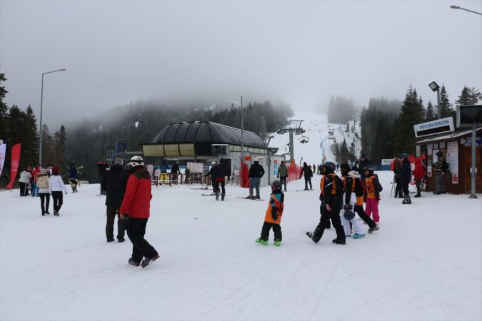 Ilgaz Dağı Kayak Merkezi'nde hafta sonu yoğunluğu 7