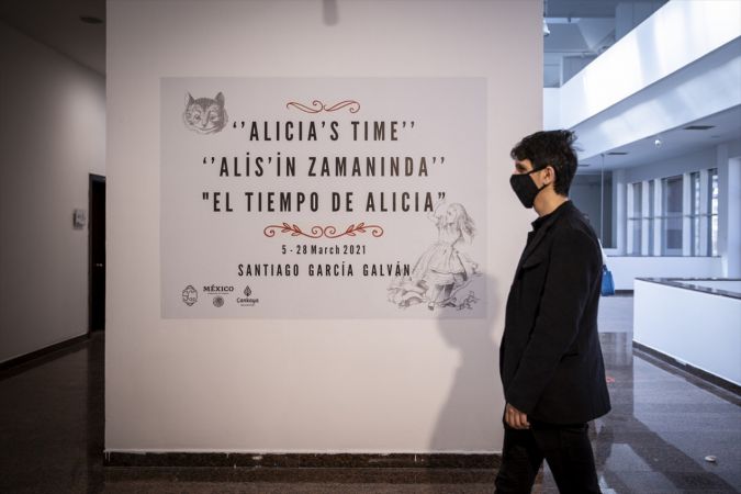 Meksikalı fotoğrafçı Galvan'ın "Alice'in Zamanı" sergisi Ankara'da açıldı 2
