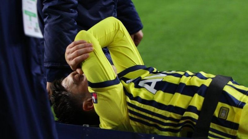 Fenerbahçe'de Moraller Bozuk! Mesut Özil'den Kötü Haber Var! 4