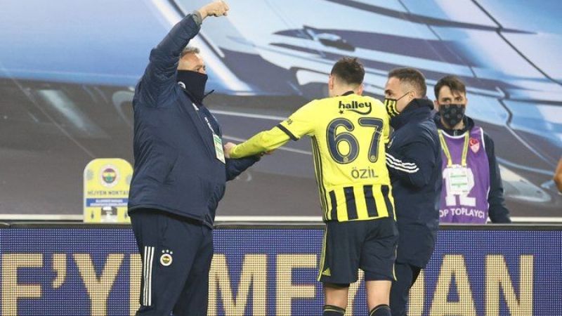 Fenerbahçe'de Moraller Bozuk! Mesut Özil'den Kötü Haber Var! 3