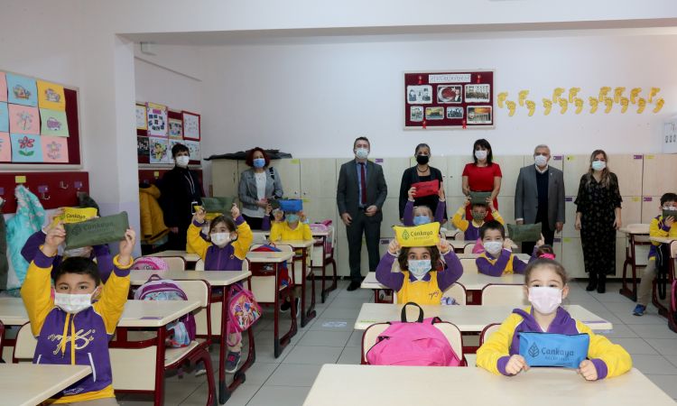 Çankaya Belediyesi 3 Günde Okullara 6 Bin 600 Hijyen Seti Dağıttı! 3