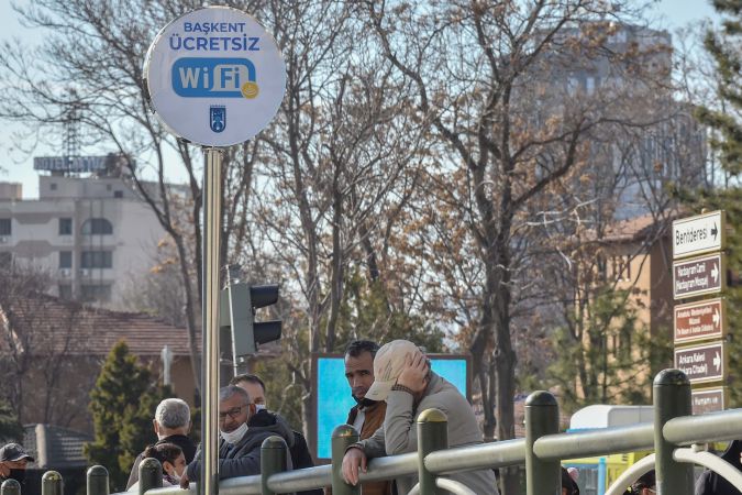 Ankara’da İnternet İnsan Hakkı: Meydanlarda Ücretsiz İnternet Büyük İlgi Görüyor! 12