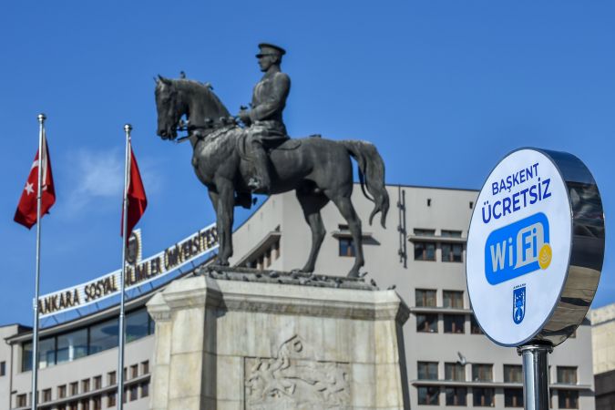 Ankara’da İnternet İnsan Hakkı: Meydanlarda Ücretsiz İnternet Büyük İlgi Görüyor! 1