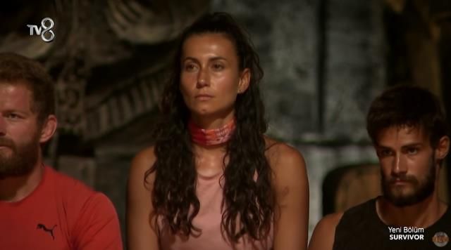 Survivor’da Hiç Akla Gelmeyen Başa Geldi! Artık Öyle İsimler Var ki, Milyonlar Ne Olacağını Tahmin Bile Edemiyor! “Artık Elemeler Acun Ilıcalı’yı Bile Şaşırtacak!” 3