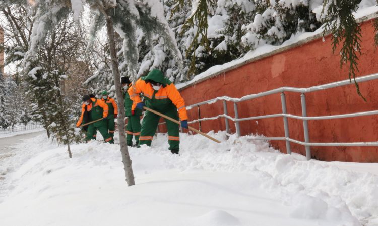 Çankaya’da Karla Mücadele: Kaldırım Ve Merdivenli Yollar Temizleniyor! 1