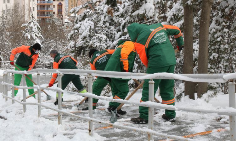 Çankaya’da Karla Mücadele: Kaldırım Ve Merdivenli Yollar Temizleniyor! 5