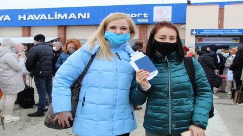 Nevşehir'e Ukrayna'dan Gelen Turistler Hediyelerle Karşılandı! 3