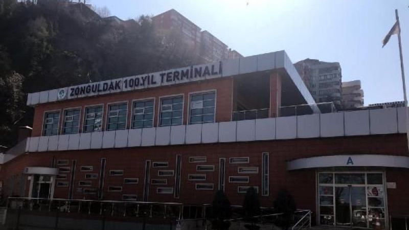 Zonguldak'ta Heyelan Tedirginlik Yarattı! Terminal Geçici Kapatıldı 3