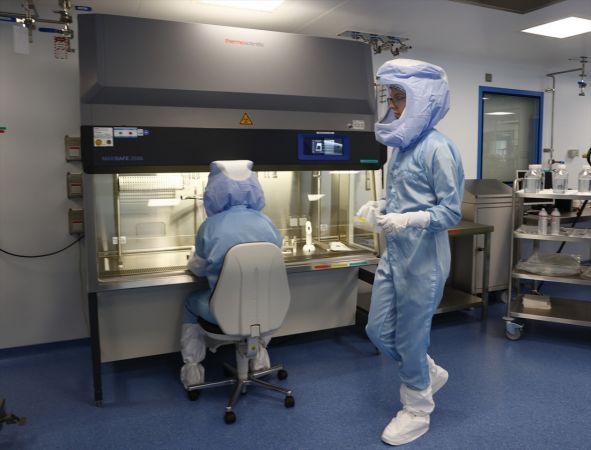 BioNTech Kovid-19 Aşısı Üretim Tesisi Basın Mensuplarına Açıldı! 11