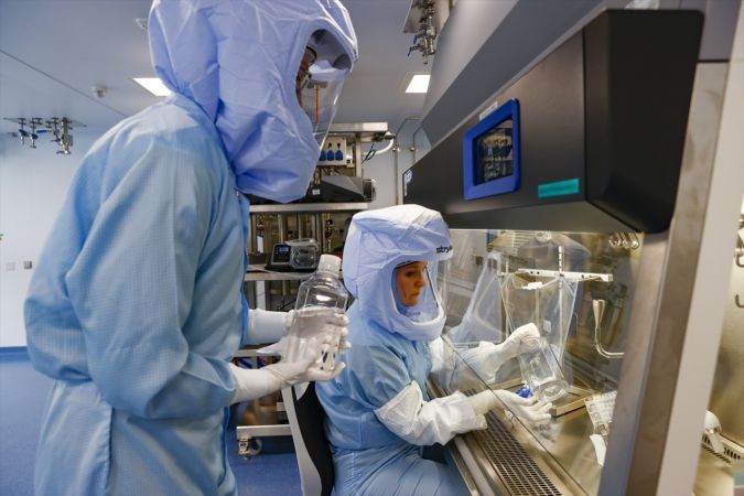 BioNTech Kovid-19 Aşısı Üretim Tesisi Basın Mensuplarına Açıldı! 47