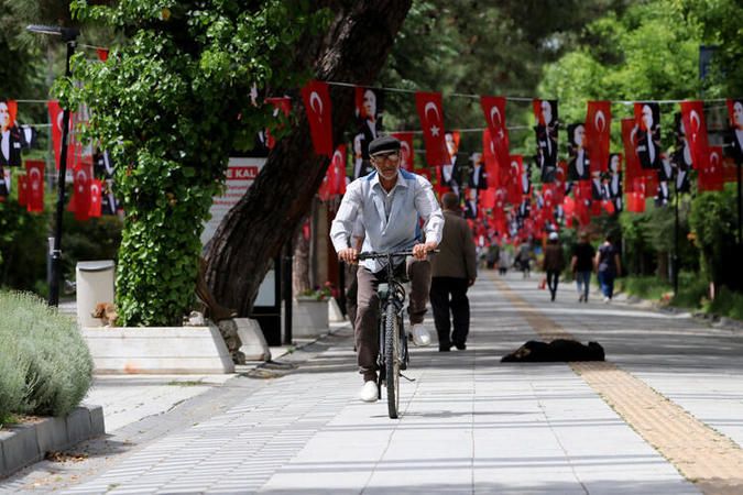 Ankara'da 18 yaş altına sokağa çıkma yasağı var mı? Ankara'da 65 yaş üstü sokağa çıkma yasağı var mı? 1