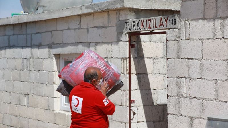 Türk Kızılay, İdlib'de İnşasını Bitirdiği Briket Evlerin 784'üne Aileleri Yerleştirdi! 1